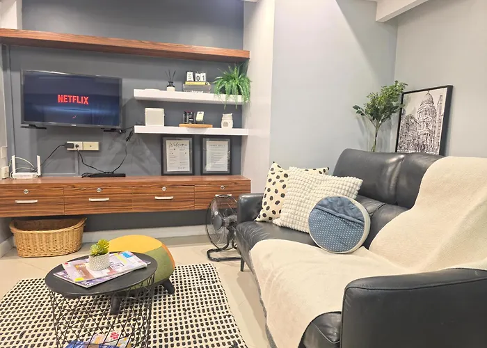 Loft De Vue - Victoria Bgc Apartment *